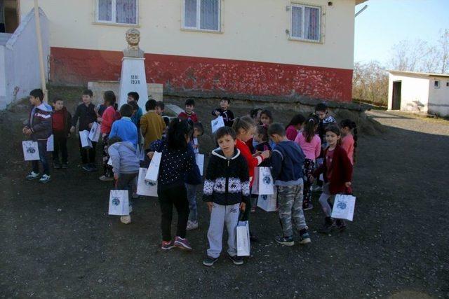 Bu Kütüphane Öğrencilerin Ayağına Gidiyor