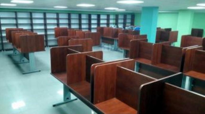 Karataş Kamp&uuml;s&uuml;ne K&uuml;t&uuml;phane Oluşturuldu