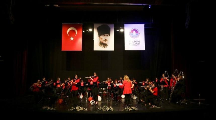 Sokak Hayvanları İ&ccedil;in Fl&uuml;t &Ccedil;aldılar