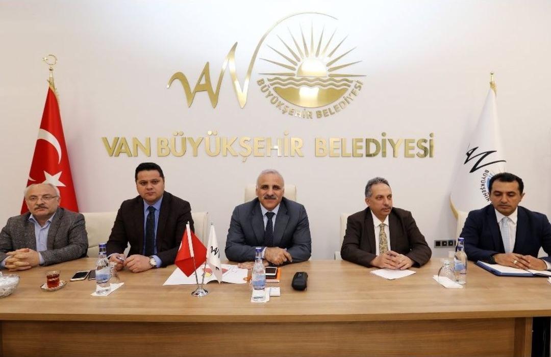 Vali Zorluoğlu, &lsquo;kent Meydanı&rsquo; &Ccedil;alışmalarını Başlattı