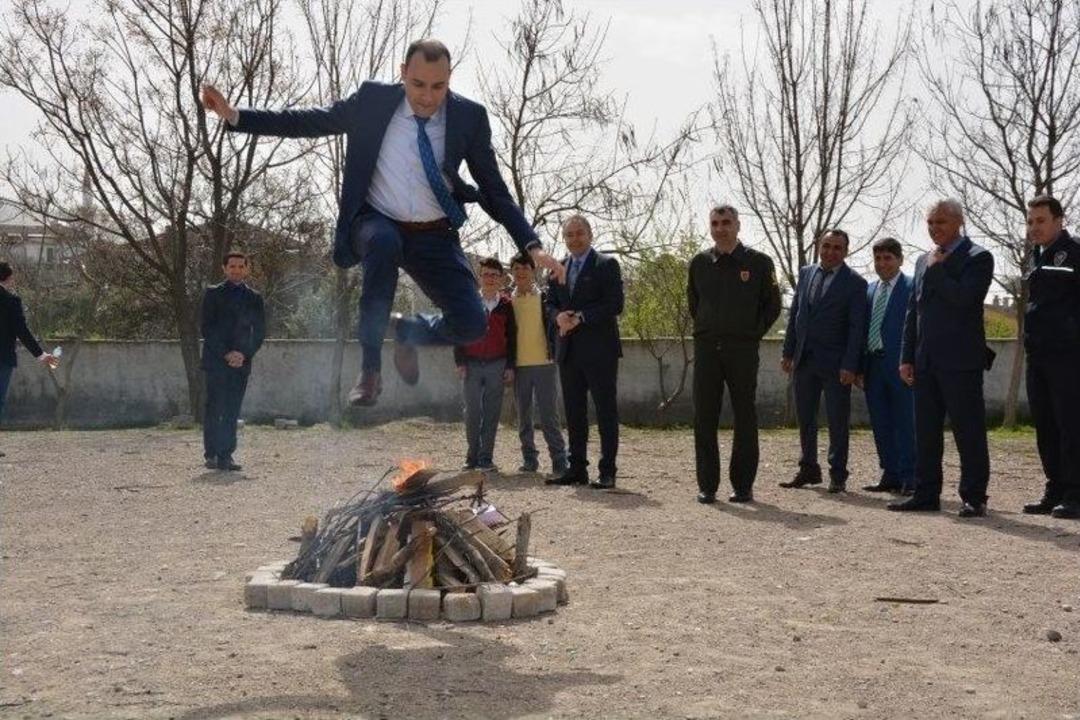 T&uuml;rk D&uuml;nyası Ve Toplulukları Haftasına Renkli Kutlama