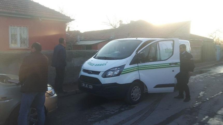 Bunalıma Girdi, İple Kendini Astı