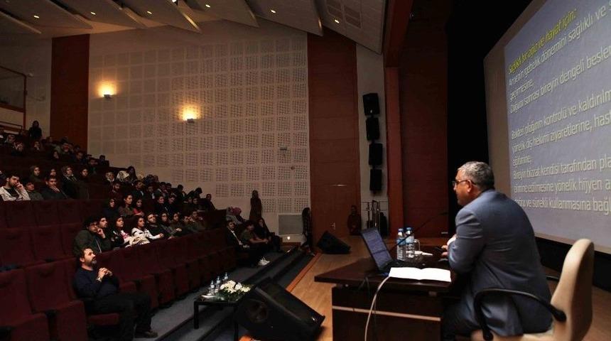 Ağız Ve Diş Sağlığı Konulu Konferans Düzenlendi