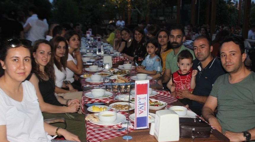 N&ouml;bet&ccedil;iler Hari&ccedil;, T&uuml;m &Ccedil;alışanlar Aynı Sofrada Buluştu