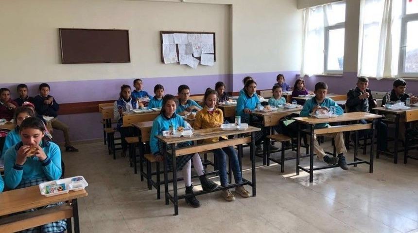 Milli Eğitim M&uuml;d&uuml;rl&uuml;ğ&uuml; &rsquo;&ouml;ğrencilerin Yemek &Ccedil;ilesi Pes Dedirtti&rsquo; Haberini Yalanladı