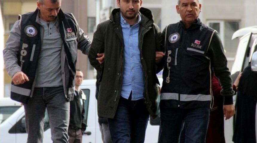 &rsquo;bir Yere Gittiğimiz Yok&rsquo; Dedi, Yurt Dışına Ka&ccedil;arken Yakalandı