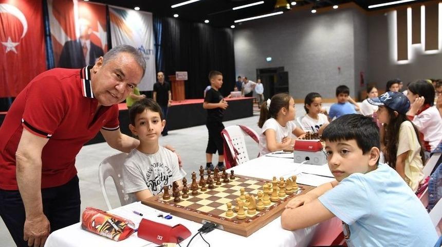 Satran&ccedil; Turnuvasında İlk Hamle Başkan B&ouml;cek&rsquo;ten