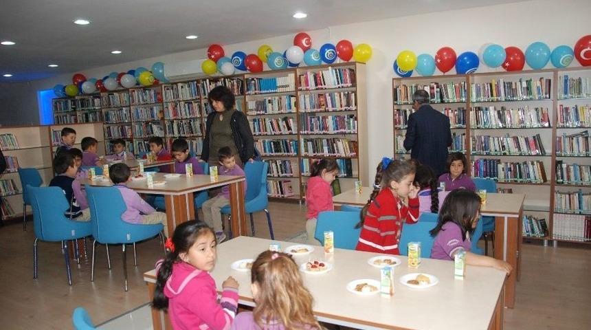 Cinbir: "kitap Okuyabilmeyi Başarırsak, Birbirimizi De Sevmeyi Başarırız"