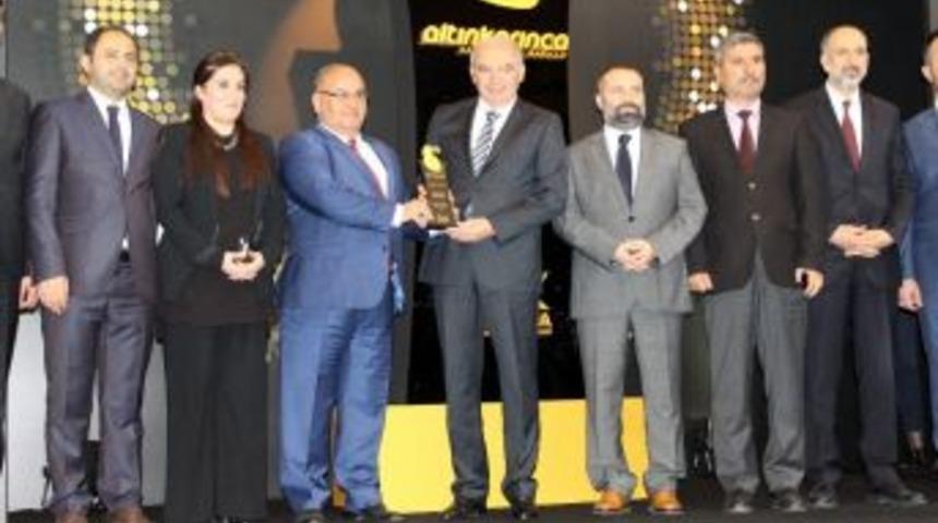 &Uuml;mraniye&rsquo;nin Sağlık Projelerine Altın Karınca &Ouml;d&uuml;l&uuml;