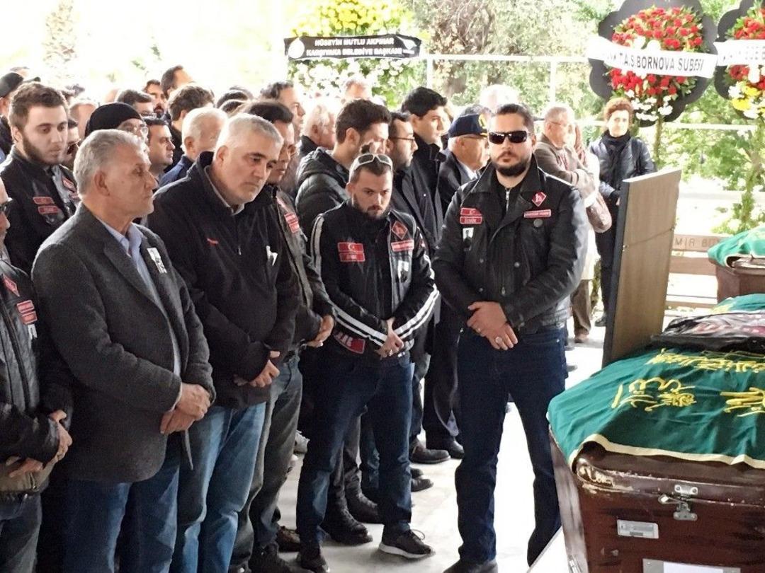 Motosiklet Tutkunu Genci Son Yolculuğuna Y&uuml;zlerce Arkadaşı Uğurladı