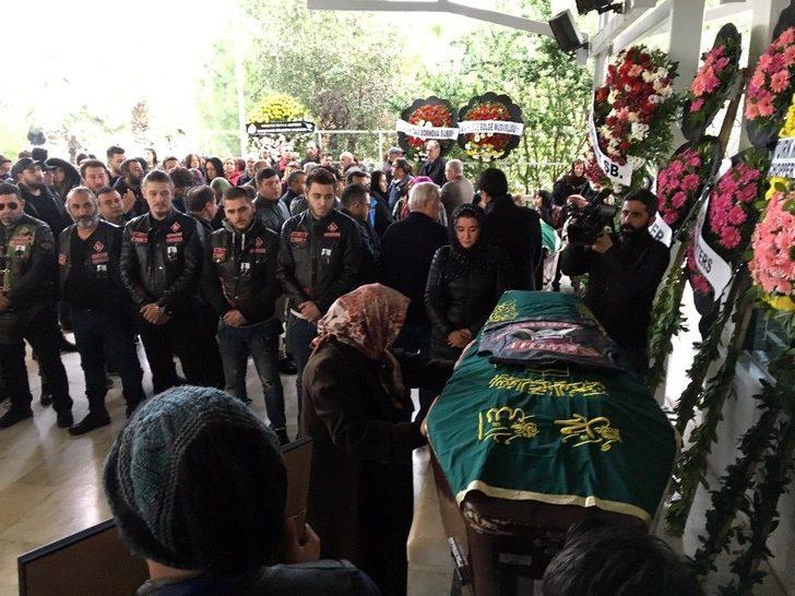 Motosiklet Tutkunu Genci Son Yolculuğuna Yüzlerce Arkadaşı Uğurladı G2