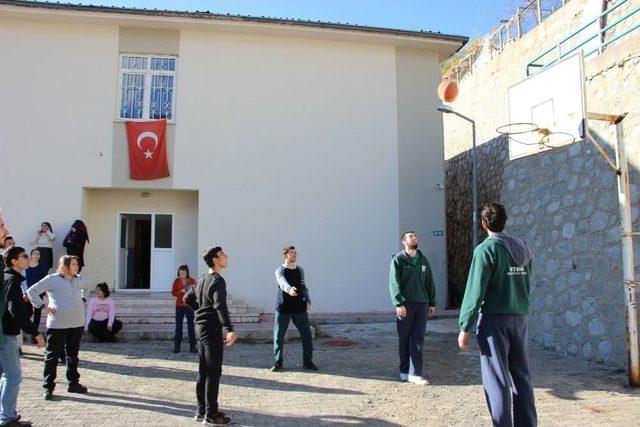 Artvin Basketbol Takımı, Engelli Öğrencilerle Bir Araya Geldi 2
