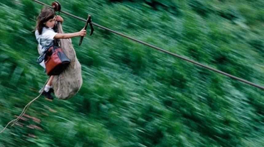 &Ouml;l&uuml;mle Burun Buruna Bir &Ccedil;ocukluk: D&uuml;nyanın En Zorlu Okul Yolları