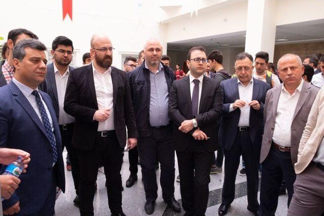 Makine Mühendisliği Öğrencileri Bitirme Projelerini Sergiledi