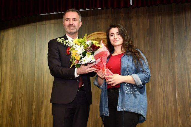 İnegöl Belediye Başkanı Alper Taban Öğrencilerle Bir Araya Geldi