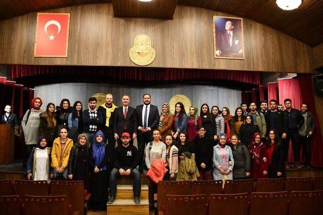 İnegöl Belediye Başkanı Alper Taban Öğrencilerle Bir Araya Geldi