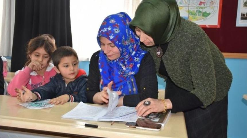 Miniklerden B&uuml;y&uuml;klere Okuma Yazma Eğitimi