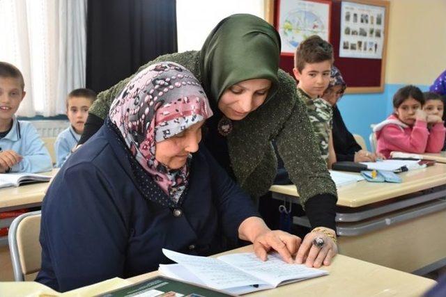 Miniklerden Büyüklere Okuma Yazma Eğitimi