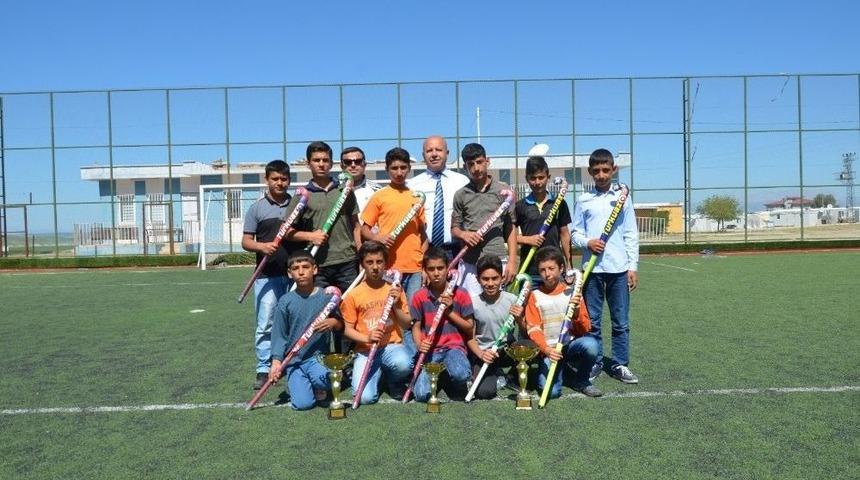 Depremzede &Ccedil;ocuklar &Ccedil;im Hokeyinde B&ouml;lge Birincisi Oldu