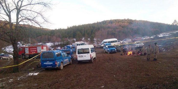 Ormanlık Alanda Terk Edilmiş Halde Traktör Bulundu G4