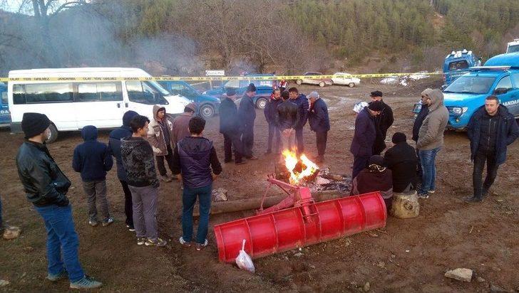 Ormanlık Alanda Terk Edilmiş Halde Traktör Bulundu G5