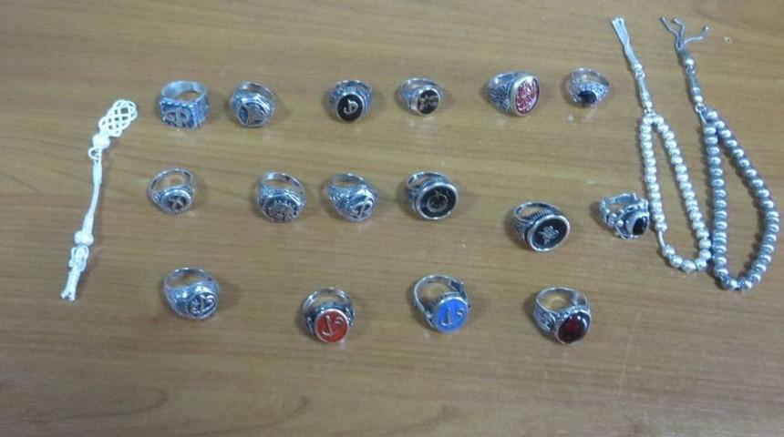 (&ouml;zel) Başkent&rsquo;te 3 Kilo G&uuml;m&uuml;ş Takıyı Cebine Ve Poşete Doldurup &Ccedil;alan Hırsız G&uuml;venlik Kamerasında