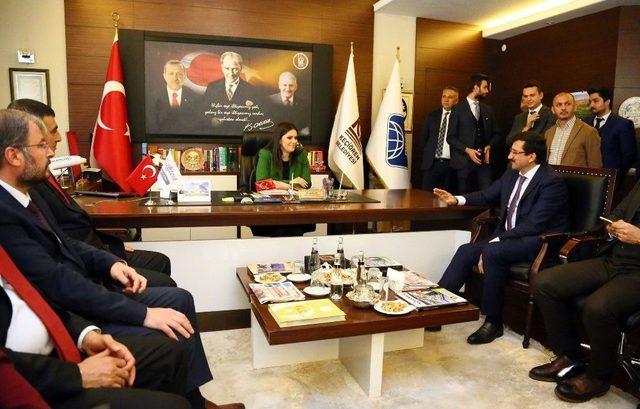 Bakanı Sarıeroğlu, Keçiören Belediye Başkanı Ak’ı Makamında Ziyaret Etti