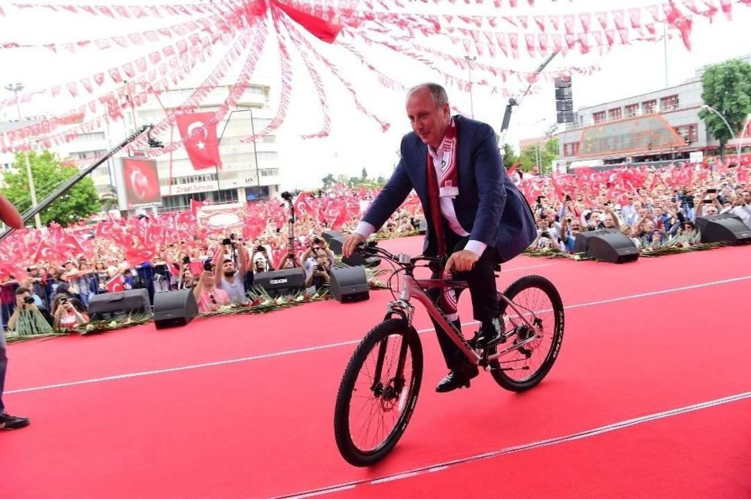 İnce&rsquo;ye Samsun&rsquo;da Makam Aracı Olarak &lsquo;bisiklet&rsquo; Hediye Edildi