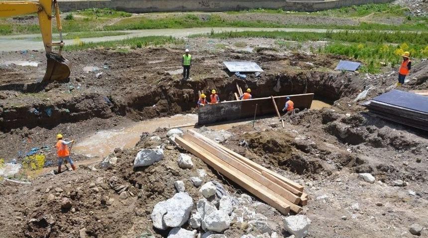 Y&uuml;ksekova Deresinin Islahı İ&ccedil;in İlk Kazma Vuruldu