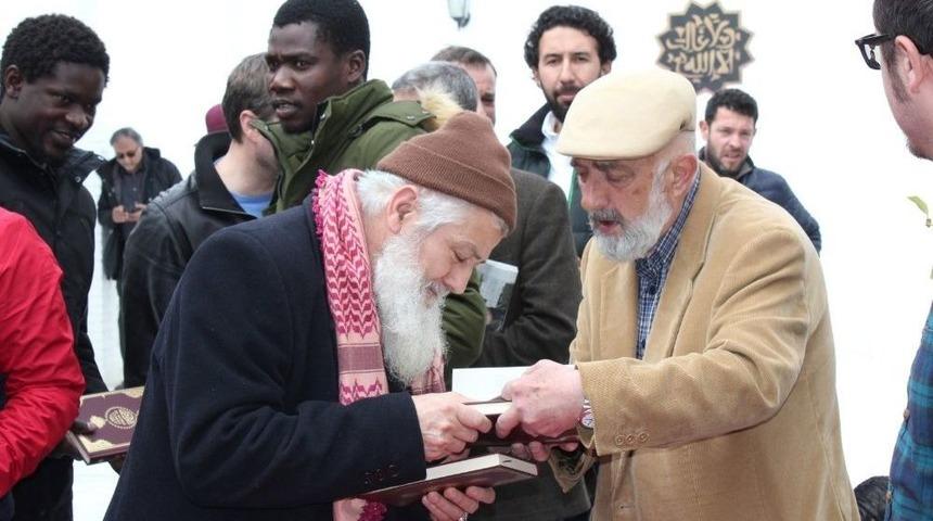 End&uuml;l&uuml;s M&uuml;sl&uuml;manlarına 3 Bin Tane Kur&rsquo;an-ı Kerim Hediye Edildi