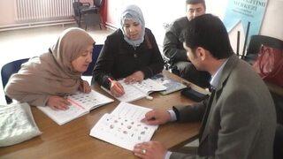 Faslı Kadın, Türkçe Ve Okuma Yazmayı Aynı Anda Öğreniyor