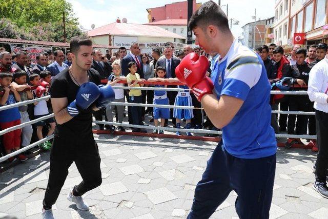 Ağrı’da Sportif Amaçlı Kurulan Standlar Yoğun İlgi Gördü