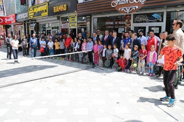 Ağrı’da Sportif Amaçlı Kurulan Standlar Yoğun İlgi Gördü