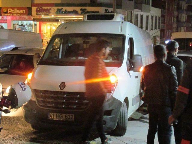 Sokakta Tartıştığı Dört Kişi Tarafından Darp Edilen Ayakkabı Boyacısını Polis Kurtardı