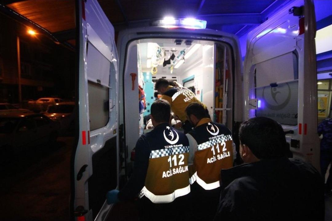 Otomobille &Ccedil;arpışan Motosikletin S&uuml;r&uuml;c&uuml;s&uuml; &Ouml;ld&uuml;