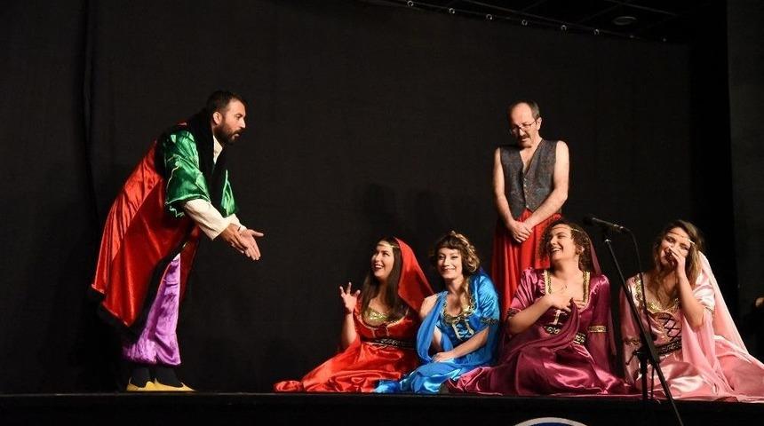 Resimli Osmanlı Tarihi Sahnelendi