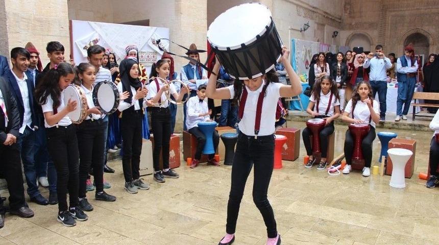 Öğrencilerden Davul Şov