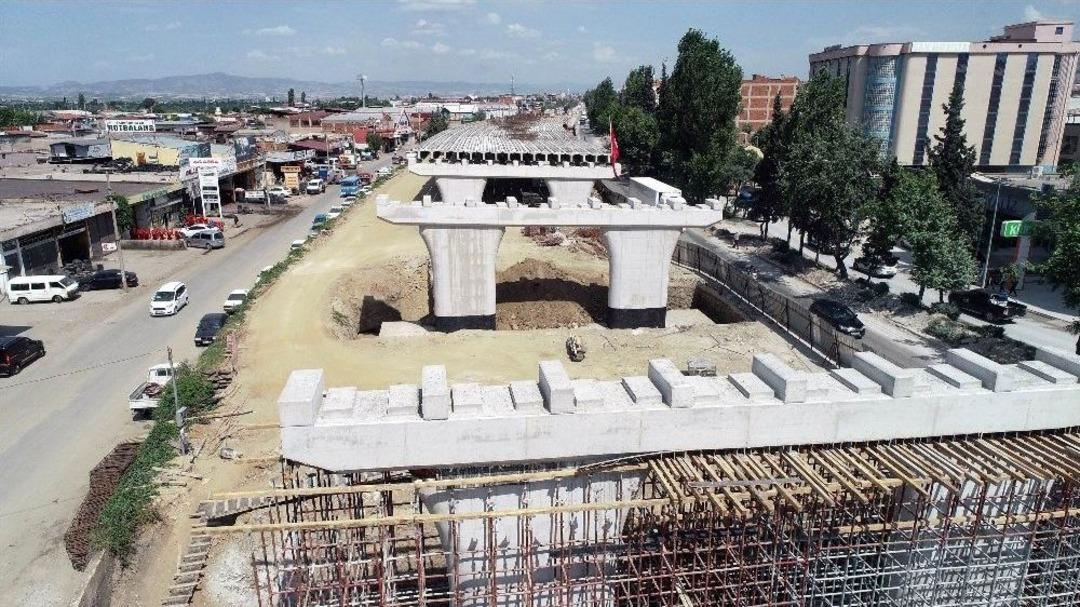 Salihli&rsquo;nin K&ouml;pr&uuml;l&uuml; Kavşağı Hızla Y&uuml;kseliyor