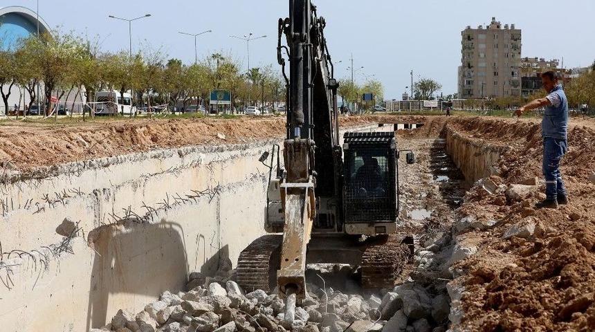 Mersin&rsquo;de Dere Islah &Ccedil;alışmaları S&uuml;r&uuml;yor