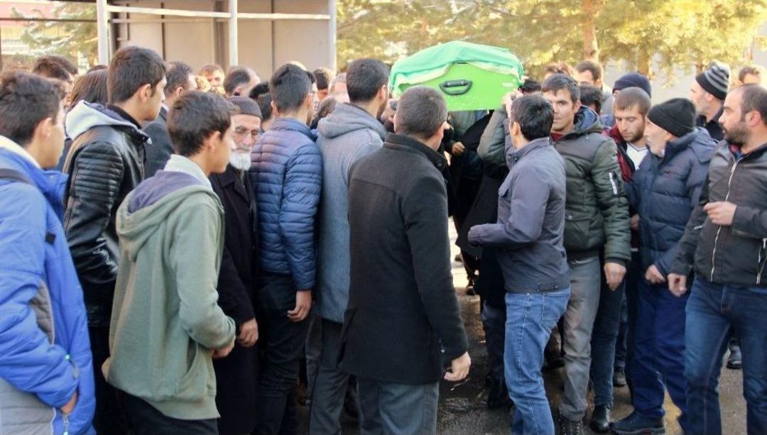 (&ouml;zel Haber) Balkondan D&uuml;şen Liseli Kız Hayatını Kaybetti