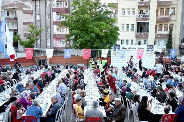 Büyükşehir Belediyesinden Mahalle İftarı