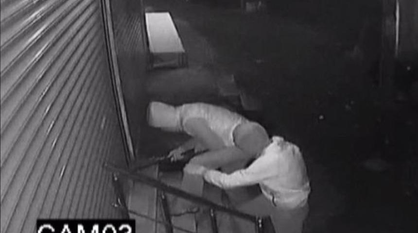 Bağcılar&rsquo;da 5 Dakikada 100 Bin Tl&rsquo;lik Cep Telefonu Hırsızlığı Kamerada