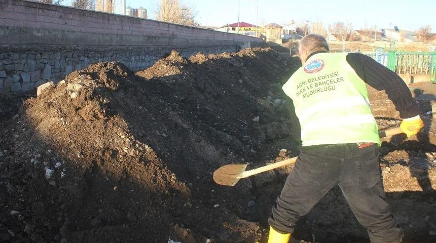 Ağrı&rsquo;da Kış &Ouml;ncesi 250 Mezar Kazıldı