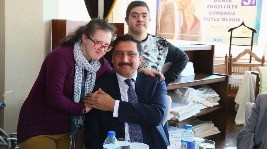 D&uuml;nya Engelliler G&uuml;n&uuml; Engellileri Bir Araya Getirdi