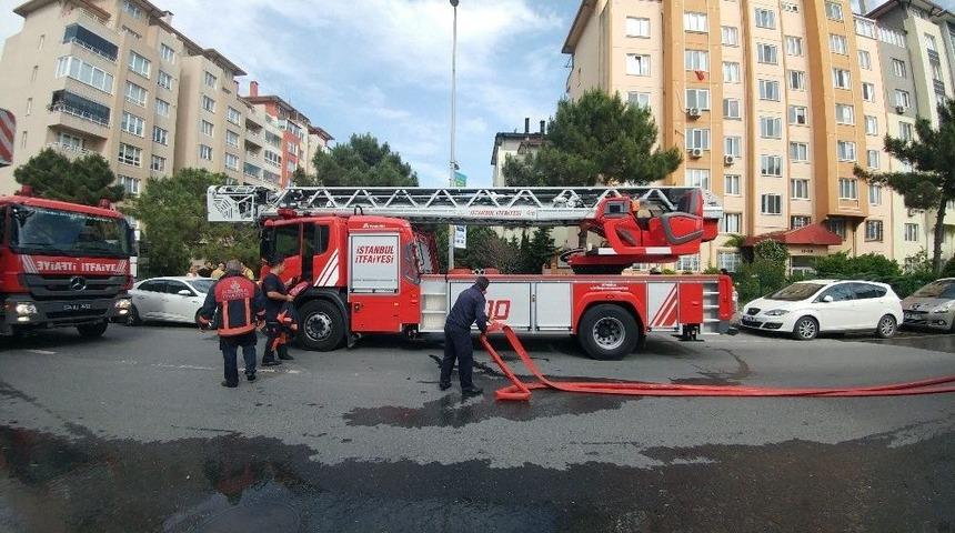 B&uuml;y&uuml;k&ccedil;ekmece&rsquo;de Korkutan &Ccedil;atı Yangını