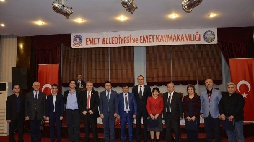 Emet&rsquo;te &rsquo;bağımlı Olma &Ouml;zg&uuml;r Ol&rsquo; Konulu Sempozyum