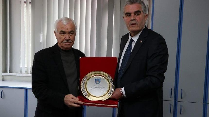 Manisa’da 26 Yıllık Başkan Koltuğunu Devretti