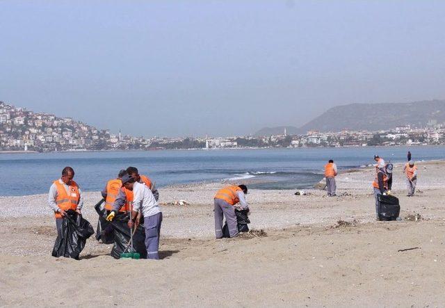 Alanya’da Sahiller Sezona Hazırlanıyor