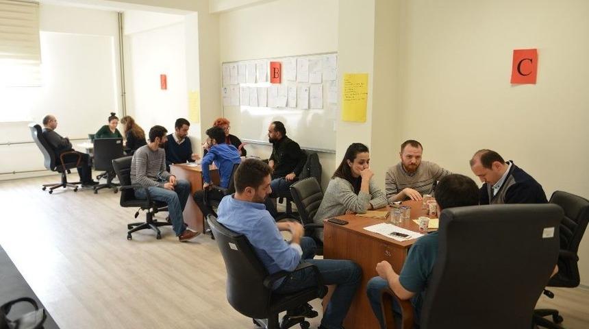 B&uuml;&rsquo;de Proje Yazma Ve Y&uuml;r&uuml;tme Eğitimi Verildi