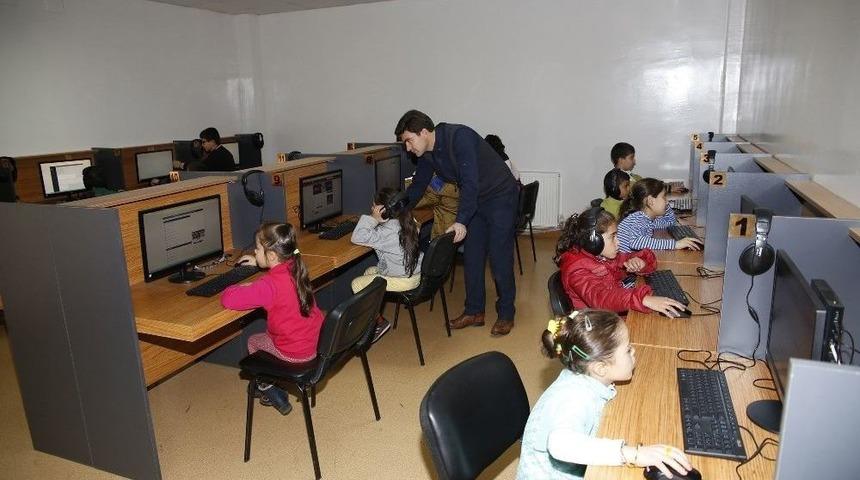 Başkan Fadıloğlu&rsquo;ndan Toplu K&uuml;t&uuml;phane A&ccedil;ılışına Davet